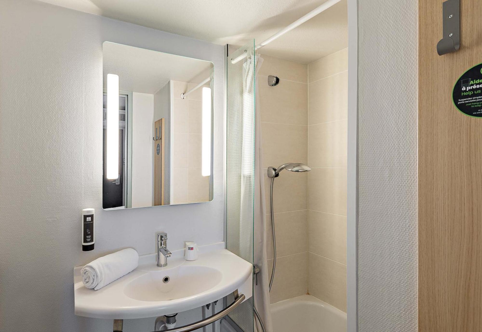 B&B Hotel Rouen Parc Des Expos Zenith Ле-Гран-Кевийи Экстерьер фото